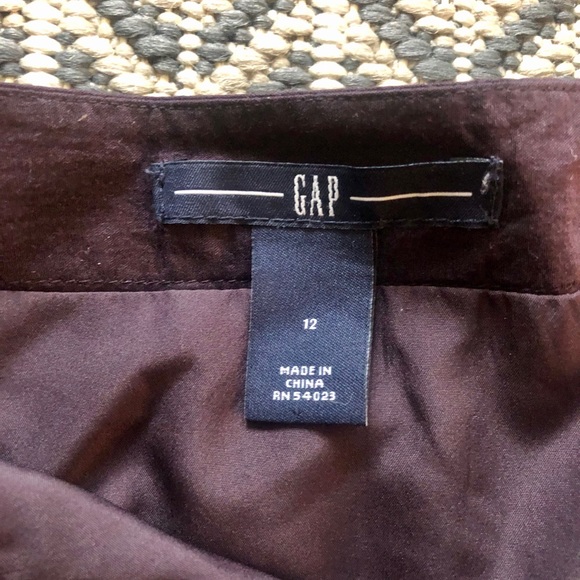 Beautiful GAP plum layered skirt - Picture 3 of 3